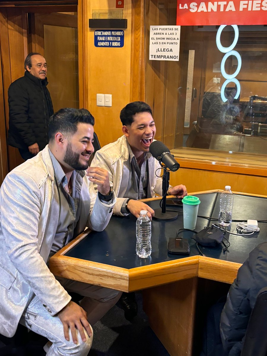 IbethParga's tweet photo. 👉 ¡ Arrolladores! 👏
Gracias @Arrolladora por sus canciones, su entrega y su buena vibra siempre 🙌
😍🤩🎤🎶💖 #SantaFiesta
@laqmexico https://t.co/0eiu6G0ZB4