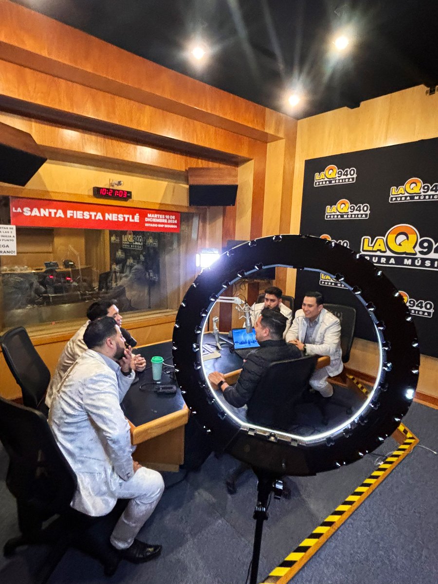 IbethParga's tweet photo. 👉 ¡ Arrolladores! 👏
Gracias @Arrolladora por sus canciones, su entrega y su buena vibra siempre 🙌
😍🤩🎤🎶💖 #SantaFiesta
@laqmexico https://t.co/0eiu6G0ZB4