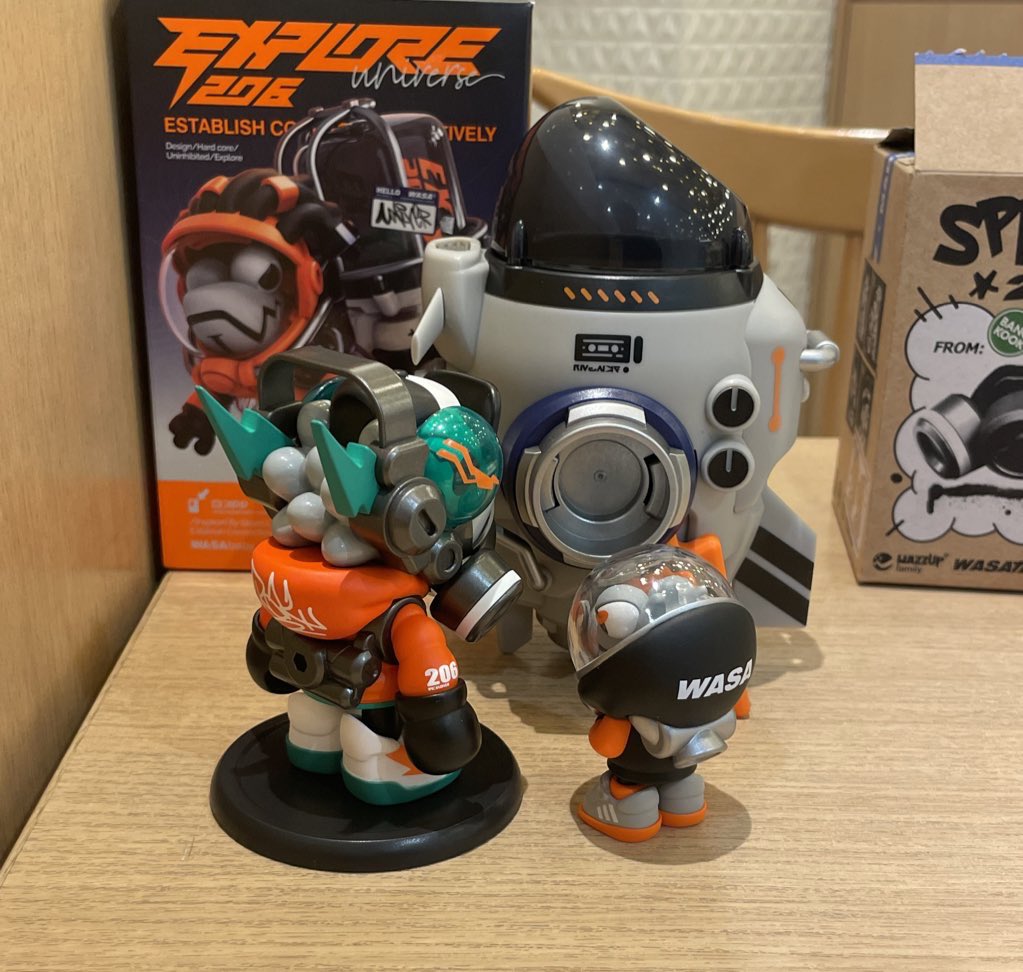f9197971's tweet photo. #フィギュア道楽
日本橋ジャングルが輸入してた
#WASATOY のカメレオンのやつ!
一目惚れで買ってしまった…!
ただただかっこいい、ゴーグル?外せたり宇宙船も中にフィギュア入れられる!背中までマーキングもしっかり!
これで2000未満は安いね…!
近くに売ってたら沼るとこだった! https://t.co/ujjnCUm5KX