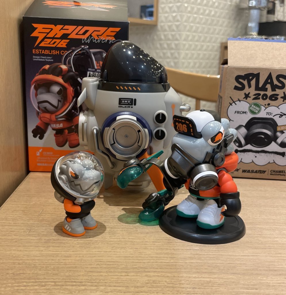 f9197971's tweet photo. #フィギュア道楽
日本橋ジャングルが輸入してた
#WASATOY のカメレオンのやつ!
一目惚れで買ってしまった…!
ただただかっこいい、ゴーグル?外せたり宇宙船も中にフィギュア入れられる!背中までマーキングもしっかり!
これで2000未満は安いね…!
近くに売ってたら沼るとこだった! https://t.co/ujjnCUm5KX