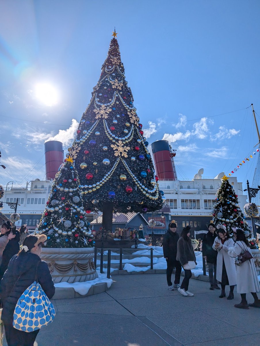 kuri_chima06's tweet photo. 1年ぶりに参加
れなみーFamilyのディズニー旅行✈
咳や声枯れしててめちゃ申し訳なかったけど、たのしかった！
また会いましょ♡ https://t.co/uDIuQepPIs