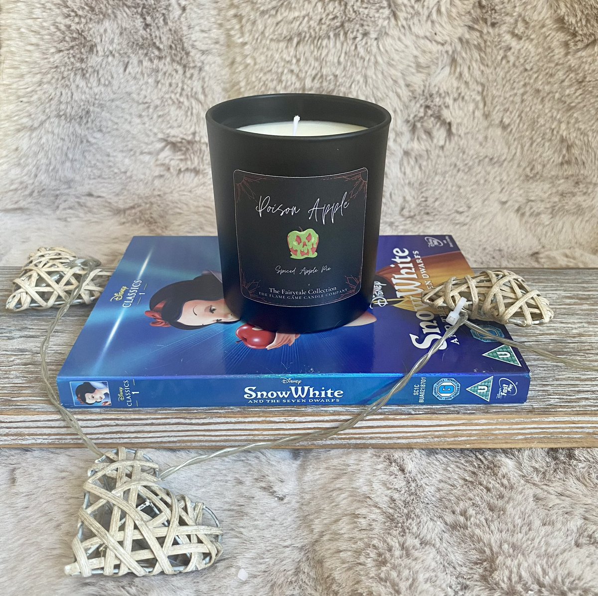 flamegamecandle's tweet photo. Know someone who loves all things fairytale or Disney? I have a whole fairytale themed collection that would make beautiful gifts✨

Inspired by:
🥀Beauty and the Beast
🍎Snow White 
🐚Moana
👸🏼Sleeping Beauty
🧜🏻‍♀️The Little Mermaid 

https://t.co/ccCBQklWmM https://t.co/iNiauJnFoF