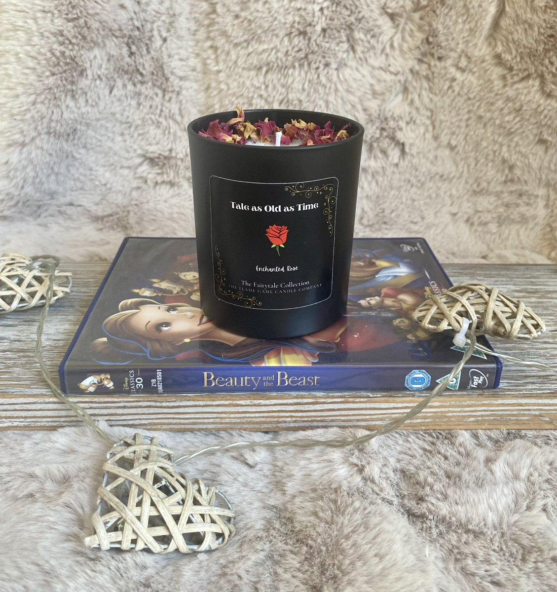 flamegamecandle's tweet photo. Know someone who loves all things fairytale or Disney? I have a whole fairytale themed collection that would make beautiful gifts✨

Inspired by:
🥀Beauty and the Beast
🍎Snow White 
🐚Moana
👸🏼Sleeping Beauty
🧜🏻‍♀️The Little Mermaid 

https://t.co/ccCBQklWmM https://t.co/iNiauJnFoF