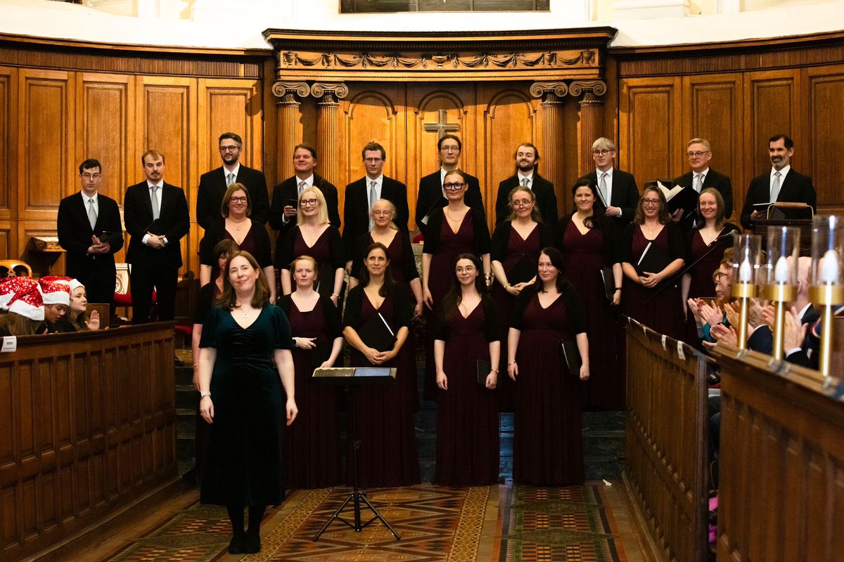 We enjoyed such a special evening on Tuesday in TCD raising funds for CROSS Cancer Research with other truly wonderful performers. Excited to do it again today! 
Join us at 4pm for a festive Sunday and support this important cause! 
🎟️ eventbrite.ie/e/christmas-co… 
📸 by Bríd Ryan