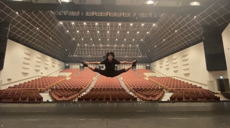 Mozya1012's tweet photo. ミュージカル「ALICE」岐阜公演
満員のお客様の前でパフォーマンス出来て幸せでした！ありがとうございました！

#ミュージカルALICE #ミュージカルアリス
#アクロバット#全国公演 https://t.co/HeF717d4pb