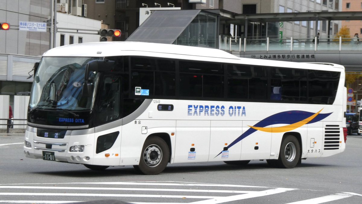 大分バス12949 大分200か1101 新カラー&新車なセレガ。シンプル白