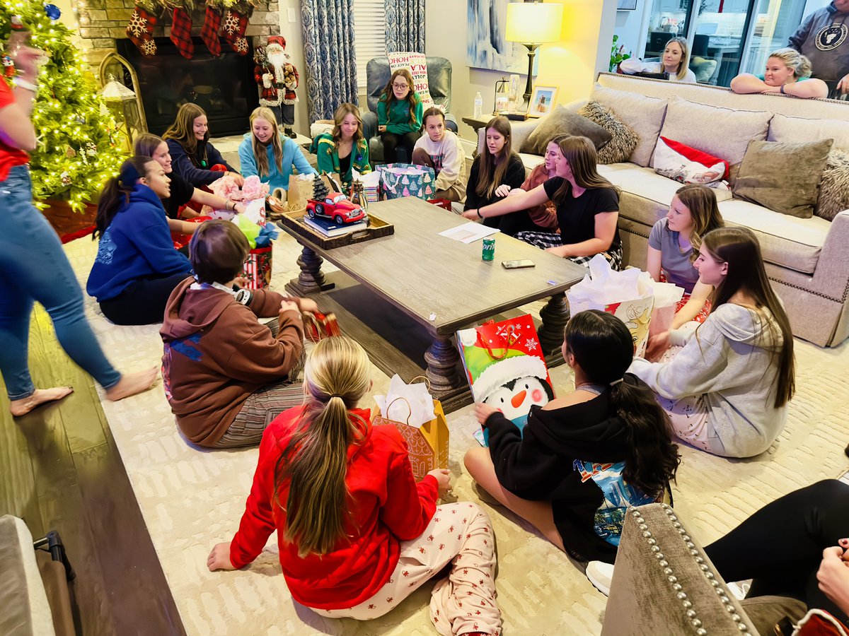 Fantastic start to winter workouts followed by our annual holiday celebration! A special group of players supported by a special group of families. 

We put a bow on our 31-6 fall campaign … now we build for 2025! 💫