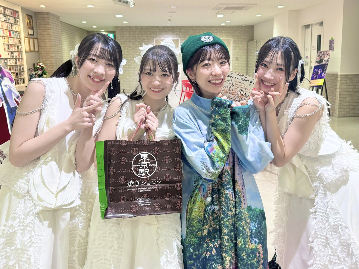 paipaidekami's tweet photo. RYUTistさんのほんとにほんとのラストライブ観させて頂きました！
最後の最後まで新カバー曲披露をすることで、大事な曲の一節の意味をまた深くするとか、凄すぎてちょっと面白いレベルだった😂
13年間、いつの日もRYUTistらしく過ごしてくれたんだなー

仲良くしてくれてありがとね ほんとにね♡ https://t.co/5czIYUYoqB