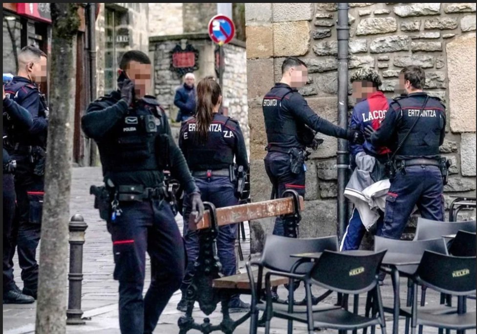 Jhoncrack_4's tweet photo. Vitoria se ha convertido el la segunda ciudad más insegura detrás de Barcelona.
Soporta ya más de 48 delitos al día por el repunte de asaltos violentos y agresiones sexuales a mujeres.

Que puedo decir...

¡Que os den por culo! y que disfrutéis de lo que habéis votado. https://t.co/HhBO7TI6lQ