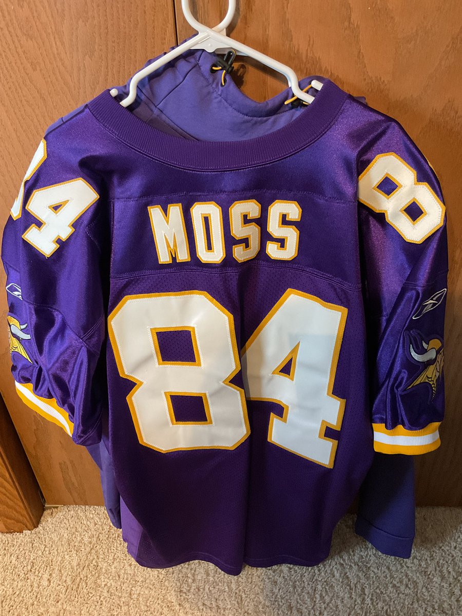Vikeologist's tweet photo. Pull your 84 jerseys out.  @RandyMoss #84Strong https://t.co/CejyOp2SVH