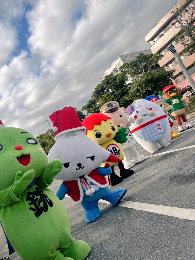 choshi_yeg's tweet photo. 銚子駅前イルミネーション点灯式ありがとうございました！
来年2月6日まで点灯予定です。たくさん見て撮って楽しんでね🎄 https://t.co/XEM05AJkuQ