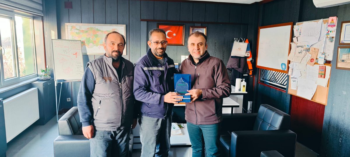 ademozel42's tweet photo. Çalışmak da Olduğum #Matlı Şirketler Grubu #Pro Yem #Konya Fabrikasında 10. Yılımız Vesilesi İle Plaket Ve Hediye Takdimi İşletme Müdürümüz Gürkan Güray Bey Ve Bölüm Sorumlumuz Haydar Akceylan Bey Tarafından Takdim Edildi .Teşekkür Ederim.
#matlı #proyem #yem #lidas #konya https://t.co/VnHF12G7KV