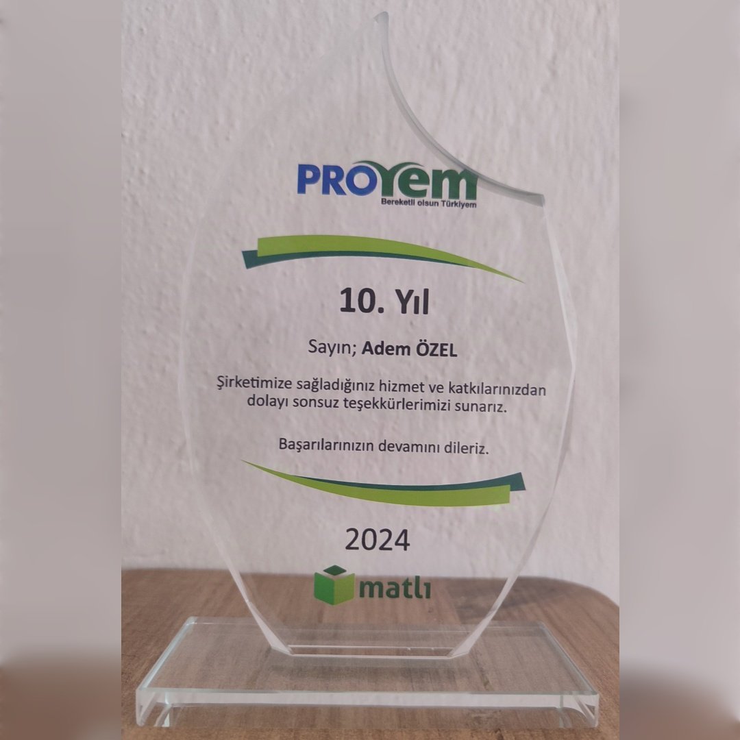 ademozel42's tweet photo. Çalışmak da Olduğum #Matlı Şirketler Grubu #Pro Yem #Konya Fabrikasında 10. Yılımız Vesilesi İle Plaket Ve Hediye Takdimi İşletme Müdürümüz Gürkan Güray Bey Ve Bölüm Sorumlumuz Haydar Akceylan Bey Tarafından Takdim Edildi .Teşekkür Ederim.
#matlı #proyem #yem #lidas #konya https://t.co/VnHF12G7KV