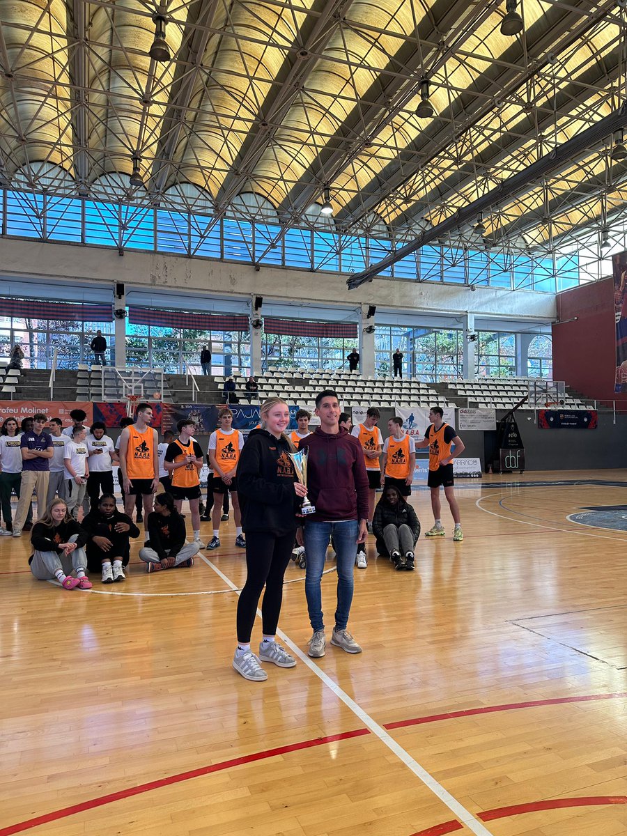 cbsantfeliuenc's tweet photo. Torneig U18 Sant Feliu Cup
🇮🇪🏴󠁧󠁢󠁥󠁮󠁧󠁿🇸🇪🇩🇪

Masculins
1º @bglulea
2º @NABABarcelona 
3º @lisportsmgmt  London

Lliuranment de trofeos @IvanMartinM @ajsantfeliu https://t.co/La0qMI33ZA