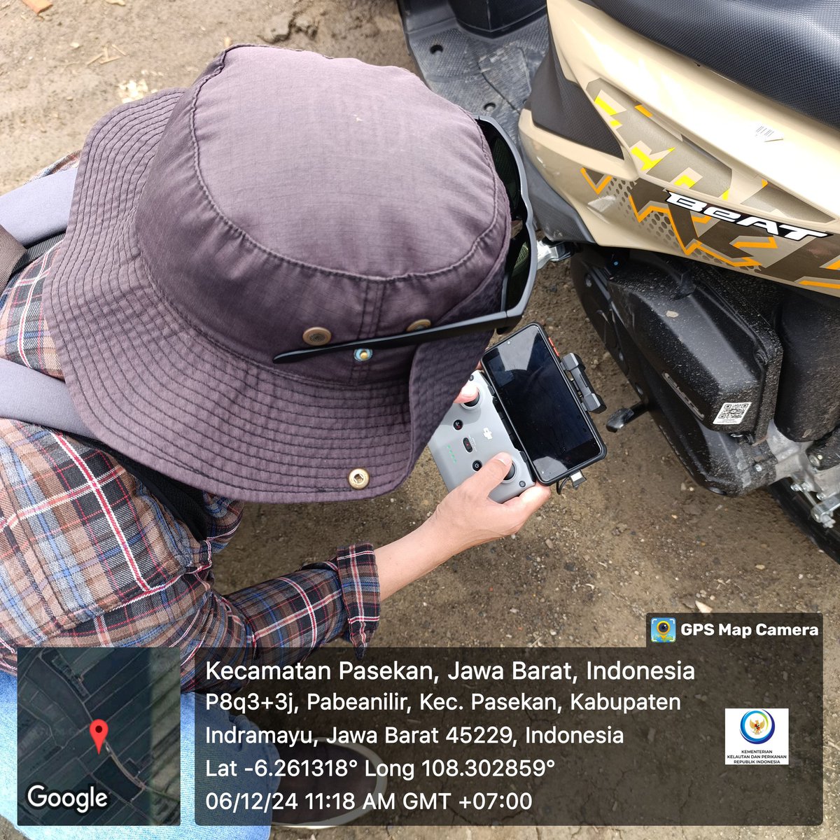 dharmadhama's tweet photo. Jumat, 06/12/24. Darmadi, Penyuluh Perikanan kab Indramayu mendampingi kegiatan pemetaan revitalisasi tambak pantura di Desa Karanganyar Kec. Pasekan Kab. Indramayu
#GiatLuhkanSatminkalbogor #kkp #puslatluhkp #luhlapor https://t.co/fFrBoABMk9