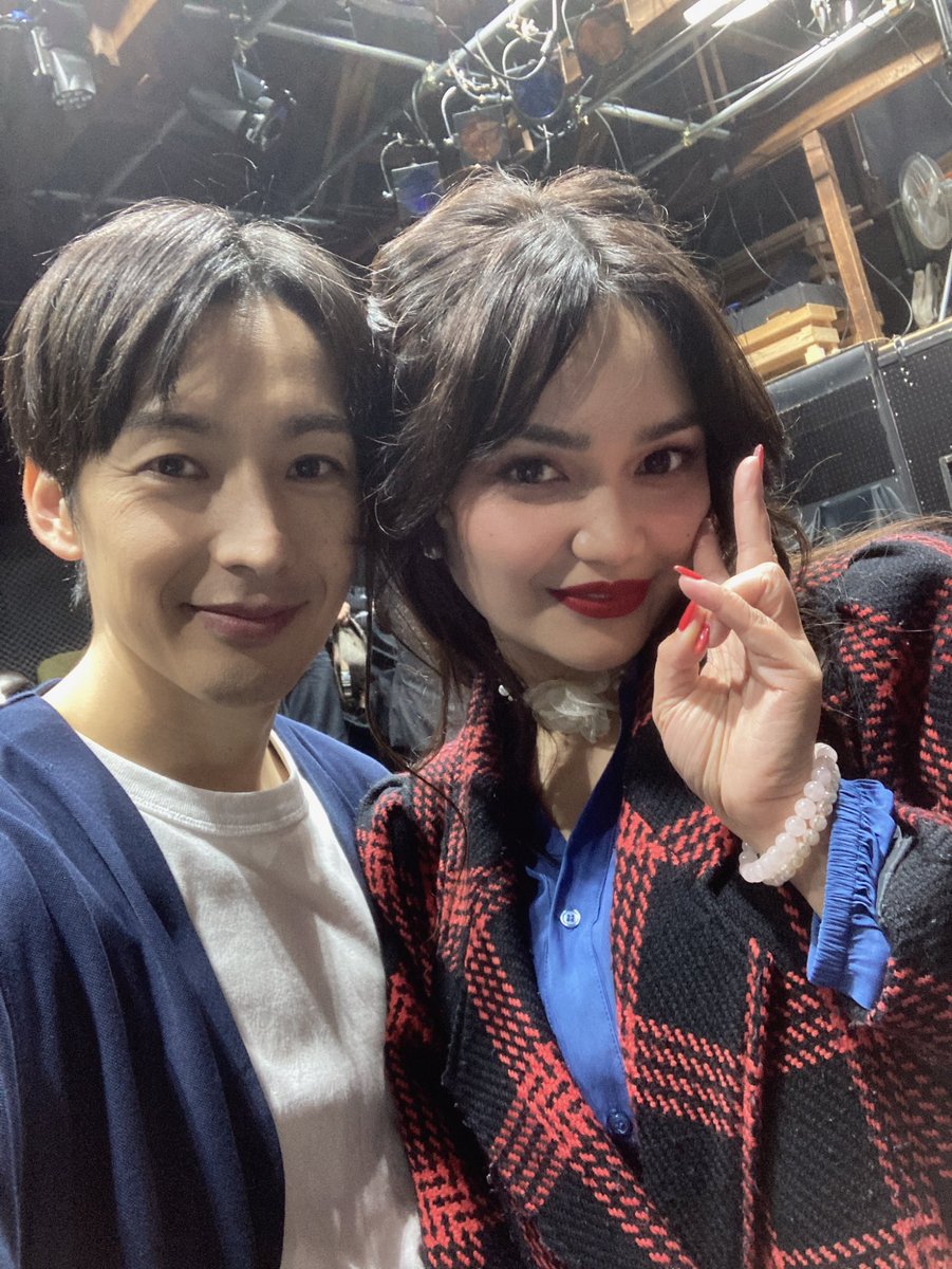 stefanieakashi's tweet photo. 私の初舞台では色々と大変なこともあったけど、言葉の壁を超えてゲンちゃんからたくさんのことを学びました！✨ 彼の演技と明るいエネルギーが作品全体にさらに情熱をもたらしてくれて、本当に感謝しています。リオと健司のさまざまな時代を一緒に乗り越え、楽しくて忘れられない関係を作ってくれたこと、しゅりちゃんやみんなのサポートのおかげで、最高の思い出になりました。本当にありがとう！🎭✨

#マハルコ組曲
#MahalKoMedley