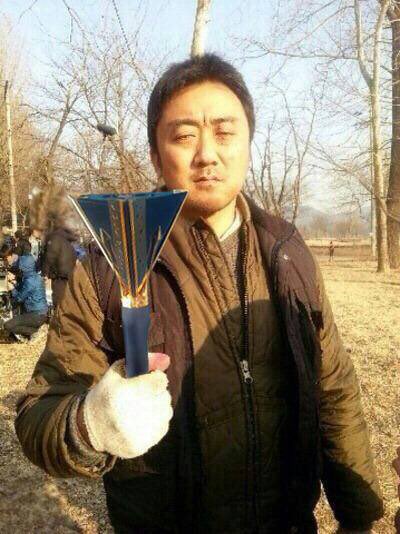 ikendoitt's tweet photo. saw some kstars saying there's finally a great use to the vixx lightstick ver 1 because if protests get rowdy you can use it as a weapon lmaooo 😭 https://t.co/B1JAEazIho