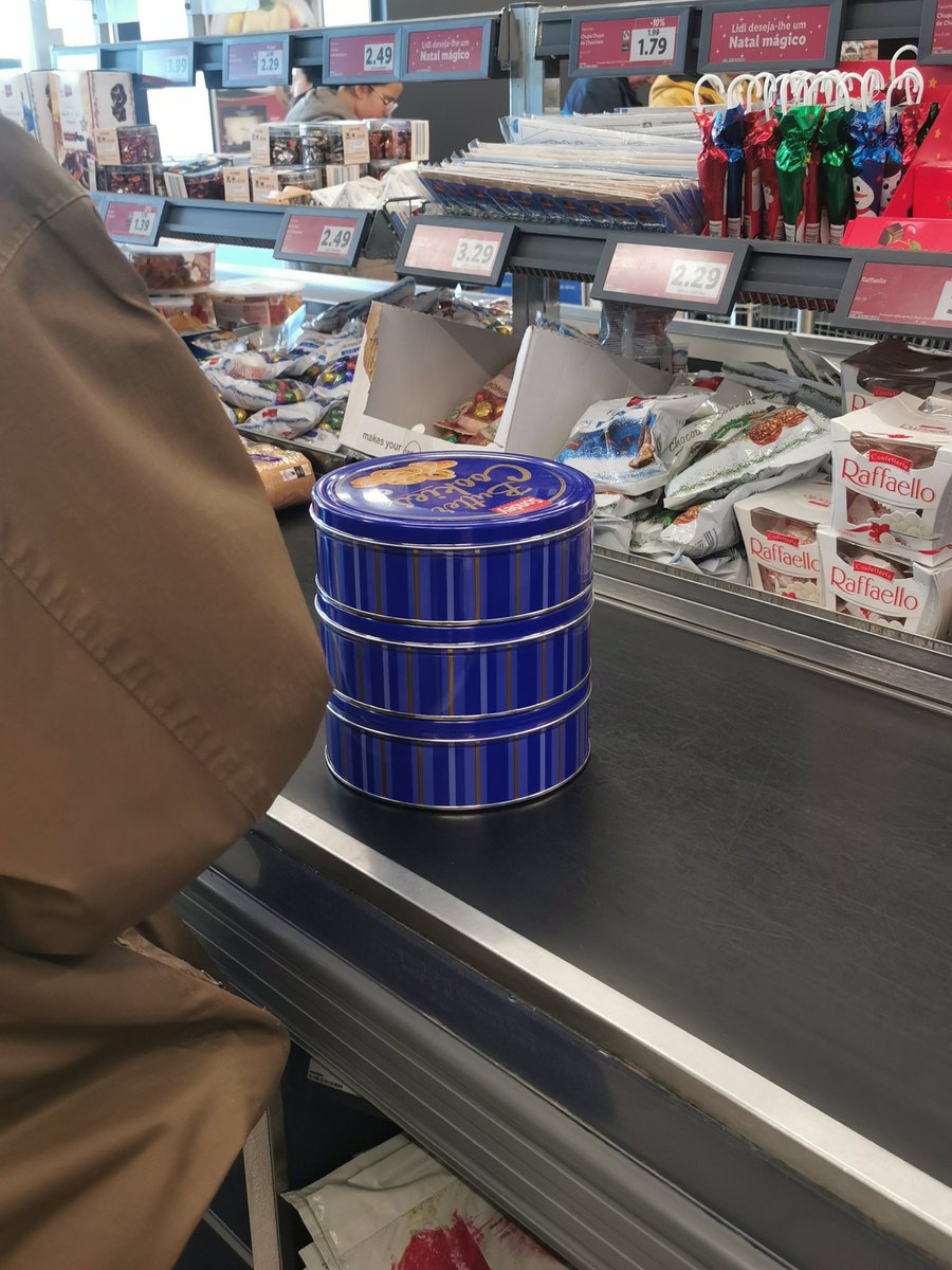 Sinceramente, só espero que o pobre senhor tenha verificado antes de comprar.