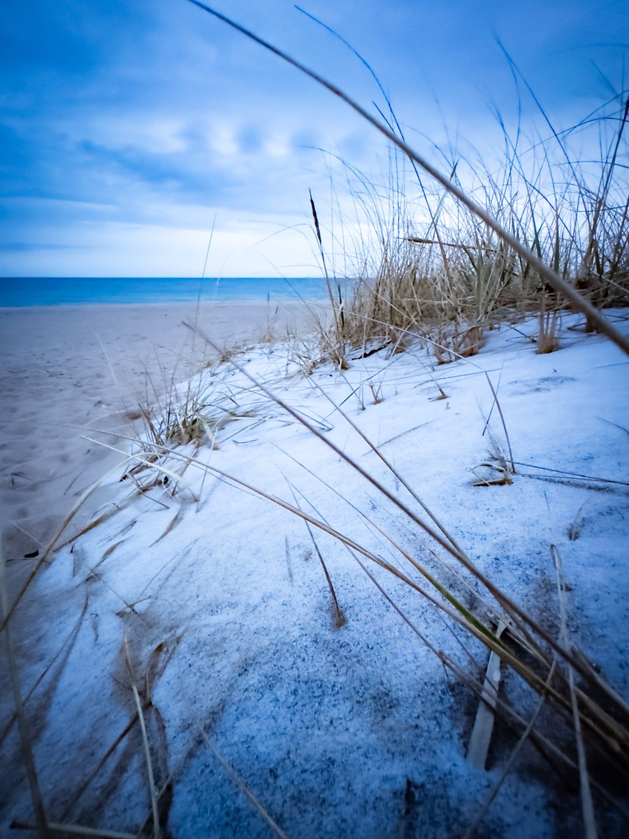 dariusaniunas's tweet photo. The beach was empty on snowy / rainy Sun.
Cape Cod, Massachusetts. #winter #beach https://t.co/CZDq4yEbd1