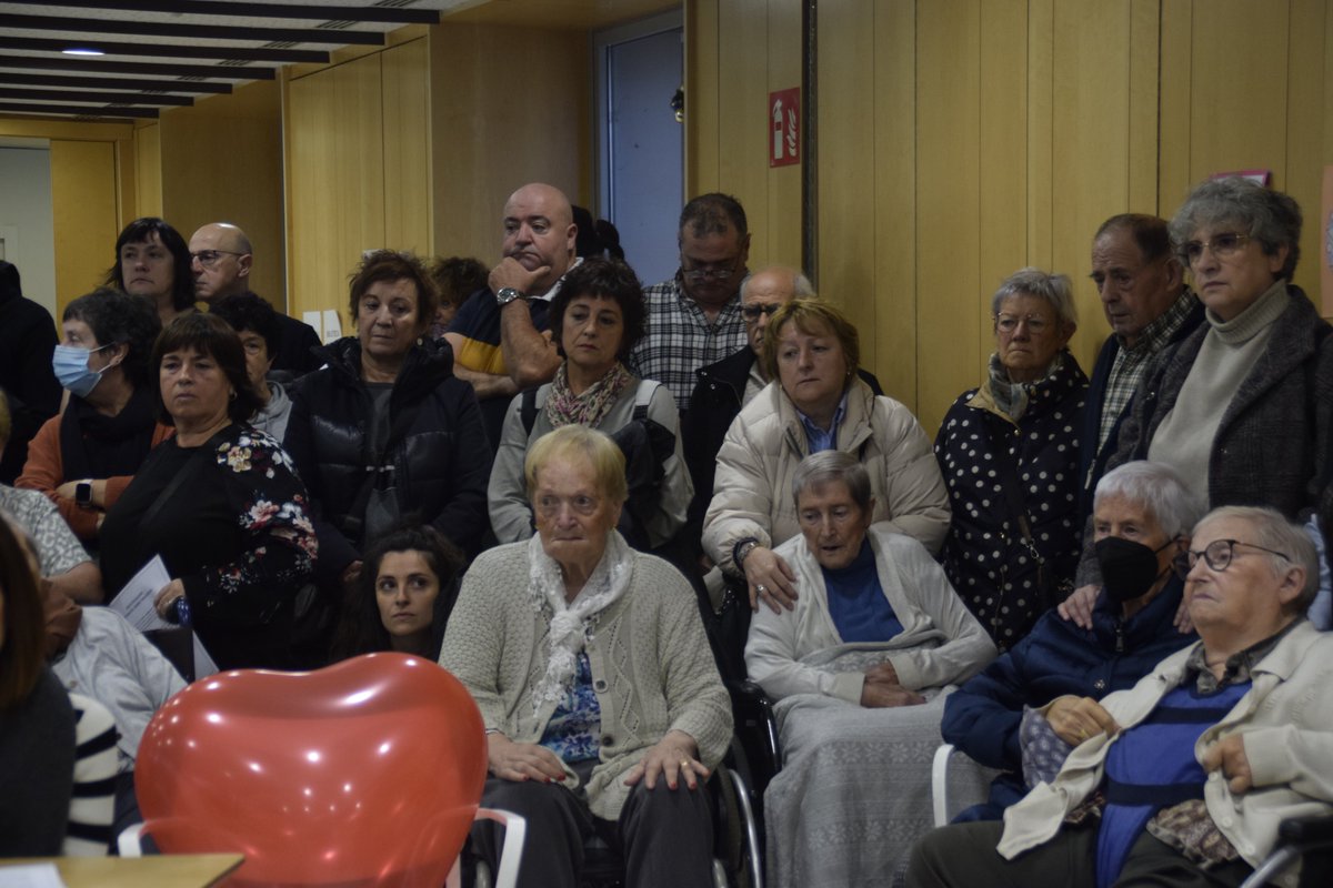 Sanmarkoseneko egoiliarren "oinarrizko zainketen urraketa larria" salatu dute
oarsoaldea.hitza.eus/2024/12/08/san…
#Errenteria #Orereta #Sanmarkosene