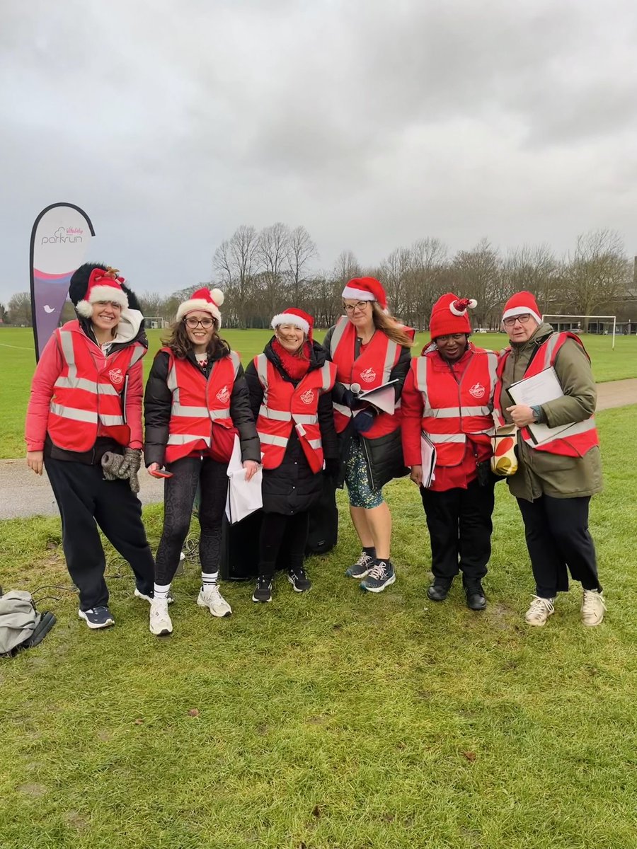 singingstriders's tweet image. This pic really does not reflect how cold and wet we all were  yesterday morning. 🥶  ☔️🌬️

Still, I bet not many choirs can say they performed at a parkrun in the grips of #StormDarragh (Great Lines, n.Kent) 

 #Christmasparkrun #running #parkrun #parkrunuk #thesingingstriders