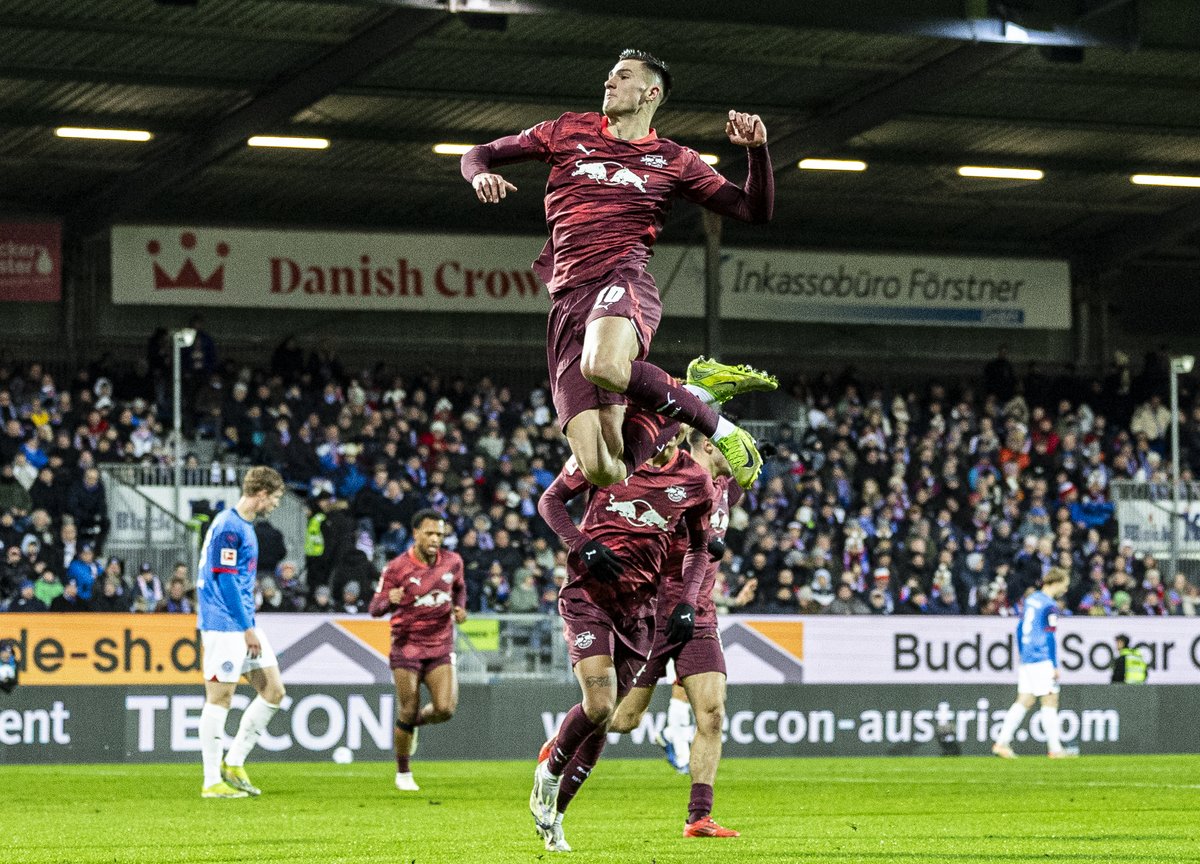 RBLeipzig's tweet photo. #AirSesko fliegt wieder! ✈️

2️⃣. Tor in 2️⃣ Spielen in Folge
4️⃣. Saisontor in der #Bundesliga💪

#KSVRBL https://t.co/XnoqmQkLX5