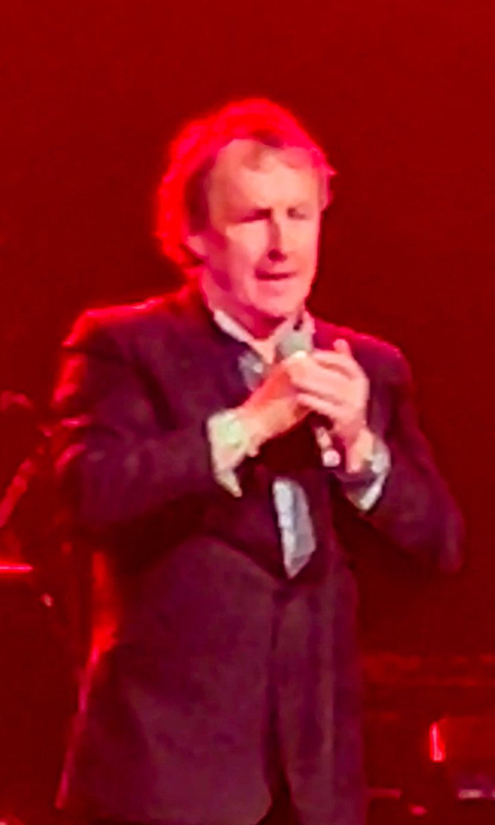 “Teenage Kicks”, a classic which never ages 
🎥-> youtu.be/EVJkqcpPD64?si…

From a terrific Paul &amp; Tom show last night ! - The Undertones &amp; Something Happens, 2 of Ireland’s finest sharing the fine stage of Dublin’s Olympia Theatre. Class👏