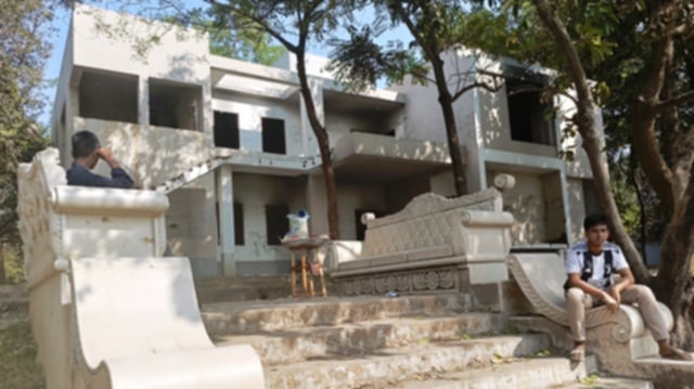 কলিয়াকৈরে অবস্থিত শেখ রেহানার বাংলো বাড়ি এখন মাদকসেবীদের আশ্রম