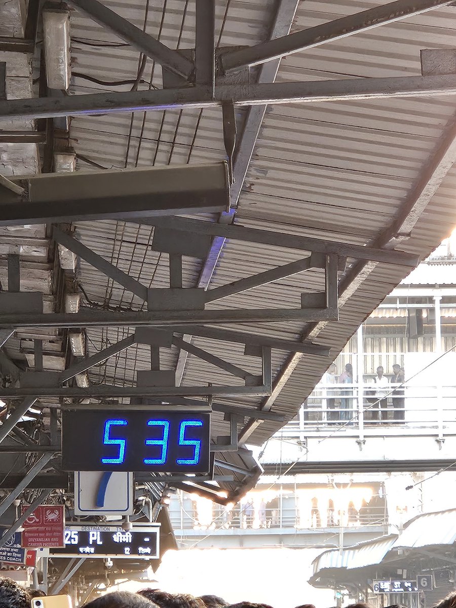 Bhaveshmkhums's tweet image. Thankyou for your reply pls note the train are  not running on time. @Central_Railway @RailMinIndia @AshwiniVaishnaw @Dev_Fadnavis  #sundaymegablock

This is the regular situation on sunday for megablock