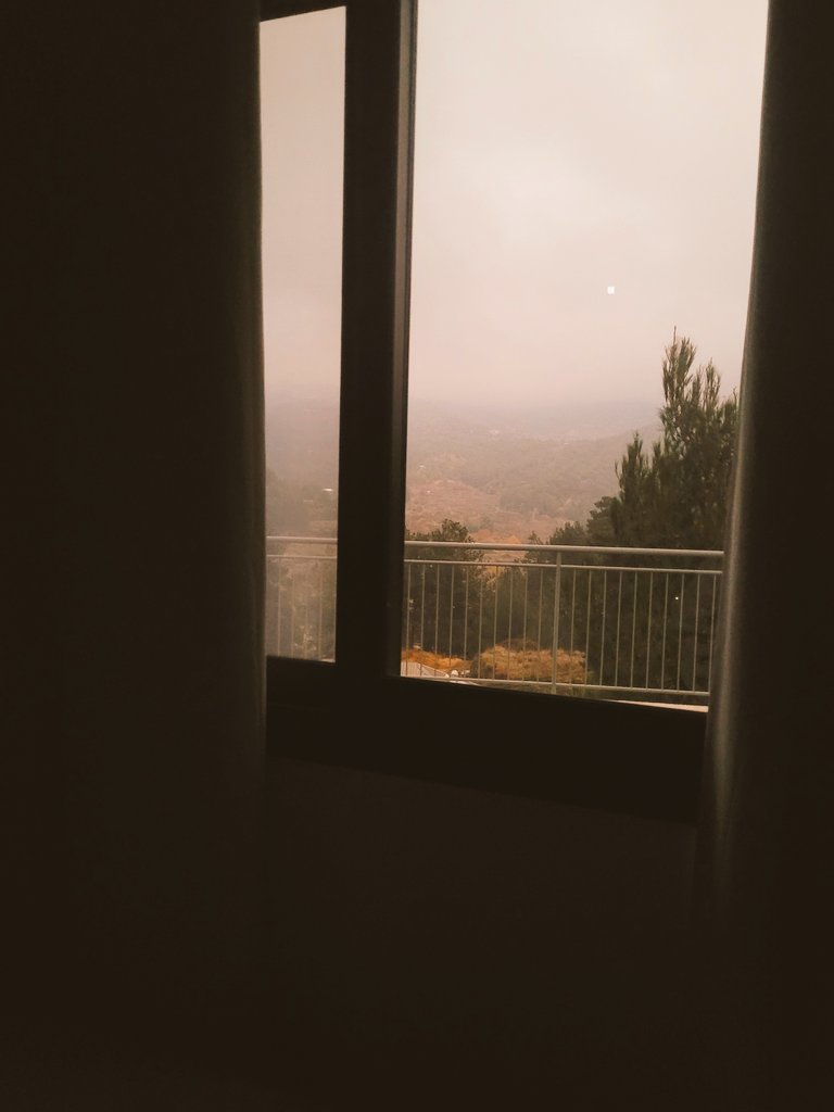 Kalia0104's tweet photo. Κι όταν ανοίγεις 
    τα μάτια της ψυχής σου..
Φρόντιζε πάντα να βλέπεις το φως 
       Όσο πυκνό και να είναι 
      Το σκοτάδι του κόσμου !!

Αργοπορημένες Καλημέρες  

#view_From_My_Bedroom 
#Weekend_Getaway https://t.co/m0N6kmpINX