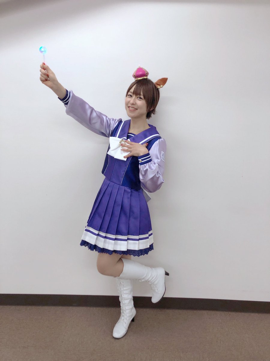 tokui_sorangley's tweet photo. 寒いなか #東京メガイルミ に駆けつけてくれたみなさま！ありがとうございました〜♡みんなでイルミネーションを楽しめて嬉しかった…✨めちゃくちゃ綺麗だったねーー！！！コラボグッズもぜんぶ可愛くてテンションあがる🥹ライトアップキャンディー持ってオペラオーさんとおんなじポーズとってみた🌟→→つづく