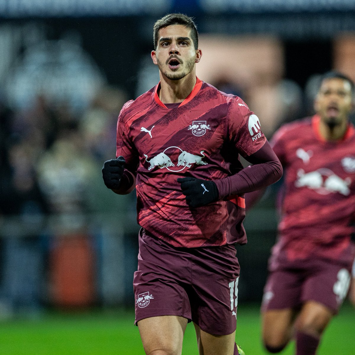 RBLeipzig_EN's tweet photo. Nerves of 𝐬𝐭𝐞𝐞𝐥 🦾

That's 1⃣2⃣ out of 1⃣2⃣ Bundesliga penalties converted by André Silva 🥶

#KSVRBL https://t.co/bgxKfRPd5p