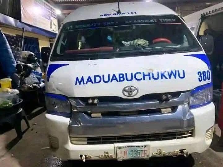 Talkexclusive_B's tweet photo. Breaking News😭😭😭😭😭
Bus from Port Harcourt to Lagos carrying 18 passengers including 2 pregnant women and some children arrived Lagos safely by 6pm today  😳😳😳😳😳😳

Shout Hallelujah 🤪🤪🤪🤪
No be everytime we go dey read bad news biko😂 https://t.co/r21AIPh9jg