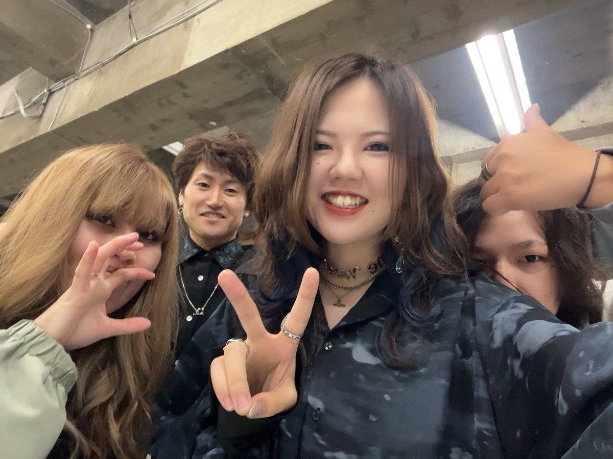 sena____r's tweet photo. 初めまして。催涙ノ雨です。
正直、まだ全然病気は治っていません、まだ歌えないです。それでも待ってくれて一緒にやろうと言ってくれるメンバーと音楽を始めました。これからどうぞよろしくお願いします☔️ https://t.co/01LxnFSlA6