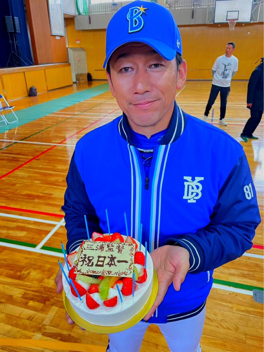 ShinPsw's tweet photo. 今日はプロ野球奈良県人会の野球教室のサポートに家族で参戦⚾️
奈良県48年会の同期である横浜DeNAベイスターズの三浦大輔監督の日本一のお祝いもさせて頂きました。

#プロ野球奈良県人会
#横浜DeNAベイスターズ
#三浦大輔監督
#関本賢太郎
#久保康友
#泰裕二
#加治前竜一 
#大西広樹
#奈良県48年会 https://t.co/Fx450oEU61