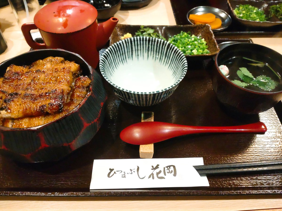CD_MIKU_'s tweet photo. 大阪帰ってきました〜！！！

ひつまぶしに味噌カツ…😋
名古屋でご飯食べすぎたンゴねぇ…🤣

また行きたいなぁ💕💕

帰ってきたから、先輩とパシャリ！📸 https://t.co/z4vXRU7ZkY