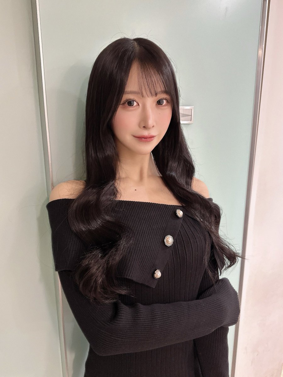 年内最後のヘアカラー🖤🩶
暗髪だいすき..💋 https://t.co/13u43DddyU