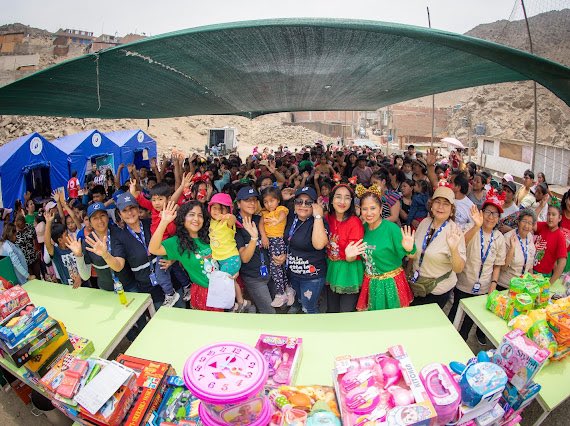 JCGonzalesA's tweet photo. Unidos Contra La Anemia. Navidad es Jesús , San Juan de Lurigancho , 410 niños bendecidos !!!! https://t.co/kQsI513YkW