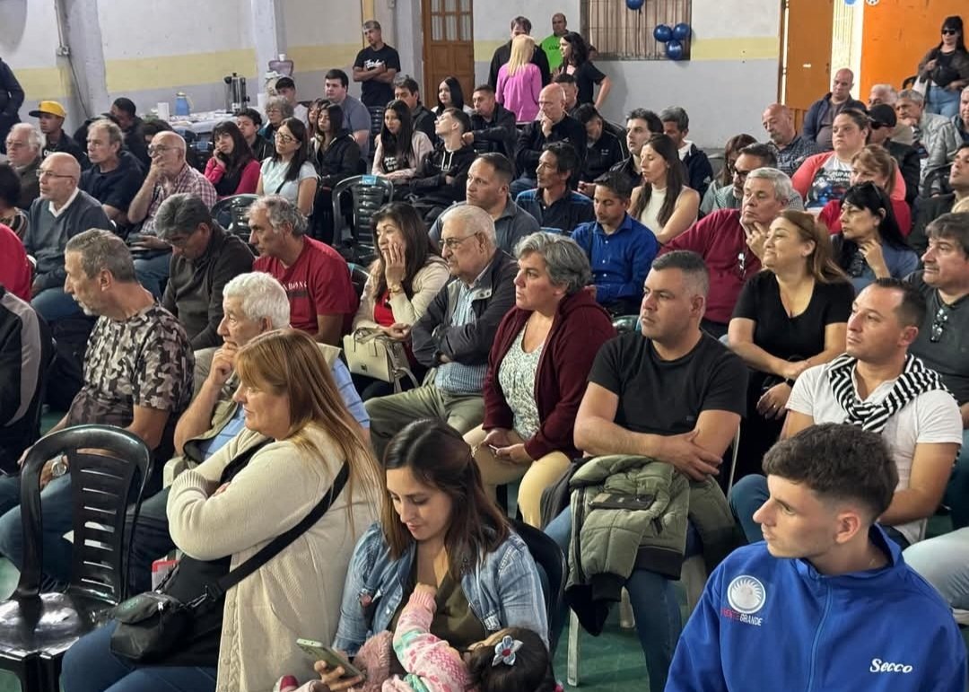Encuentro de compañeras y compañeros primera sección electoral Frente Grande PBA.
<a href="/FGNacional/">Frente Grande Nacional 🇦🇷</a> <a href="/FGBuenosAires/">Frente Grande PBA</a> <a href="/MarioSeccoOK/">Mario Secco</a> <a href="/fernand_coronel/">Fernando Coronel</a> 
<a href="/GonzalezSusanaH/">Susana H González</a> <a href="/eduardosigal/">Eduardo Sigal</a> 
#EsConAxel
