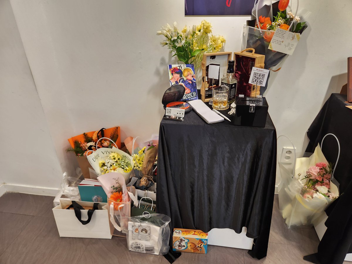 사흘간의 졸업 전시회를 무사히 마쳤습니다. 혼란스러운 상황 속에서도 어렵게 발걸음 해주신 분들 모두 감사드립니다. 방명록도 하나하나 다 읽어봤고 명함주신 분들은 천천히 찾아가도록 하겠습니다. 감사합니다. 청강대 생분들 모두 졸업 축하드리고 비상만 하시길~