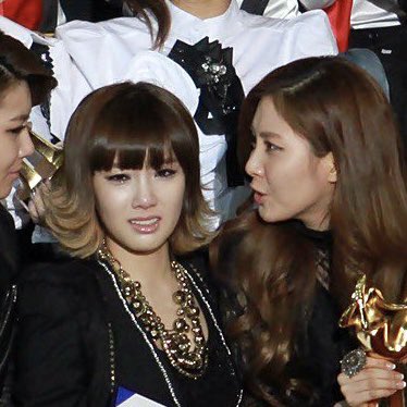ecstaseo's tweet photo. the original queen never cry https://t.co/zawM7yliBJ
