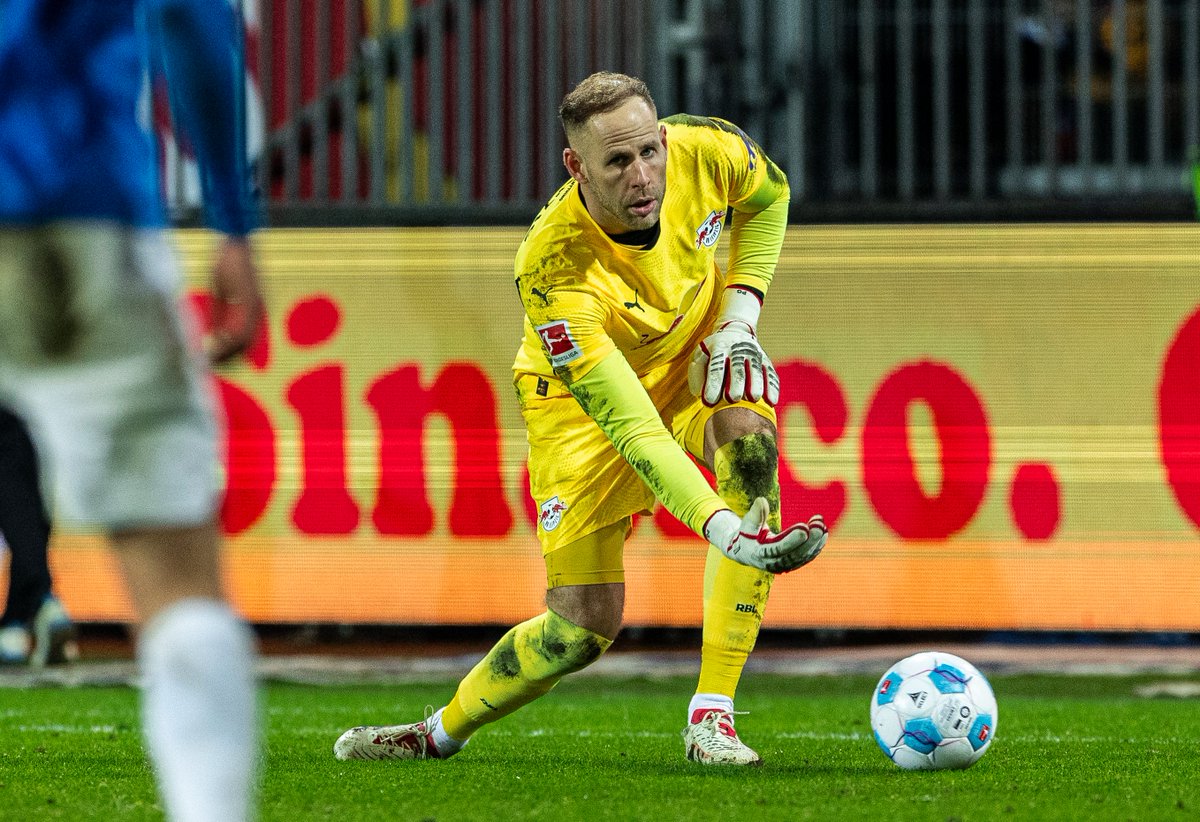 RBLeipzig's tweet photo. Pete "The Wall" #Gulácsi 🧱

8️⃣. weiße Weste für unsere #1! 👏

#KSVRBL #Bundesliga https://t.co/WYhngWi2F2
