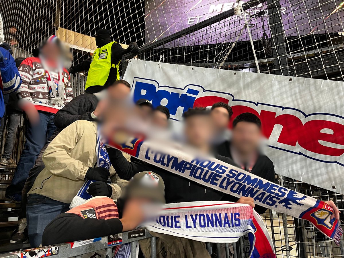 GonesInParis's tweet photo. Lens ➡️ Le Havre ➡️ Hoffenheim ➡️ Reims ➡️ Angers 🚗 
PARIGONES ON TOUR 🔴🔵
On est là et bien là 🦁 #OL #Lyon #TeamOL https://t.co/wqXAkgM0sl