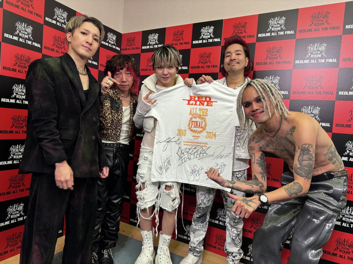 ▶▶ #REDLINE_DAM ◀◀

REDLINE ALL THE FINAL🔥
現地よりプレゼントキャンペーン！

【Crossfaith】
サイン入りTシャツが抽選で1名様に当たる⚡

◆参加方法
①<a href="/REDLINE_TOUR/">REDLINE ALL THE FINAL</a>と<a href="/DAMch_Official/">DAM公式</a>をフォロー
②この投稿をリポスト

◆締切
12/18

<a href="/CrossfaithJapan/">CrossfaithJapan</a>
#Crossfaith