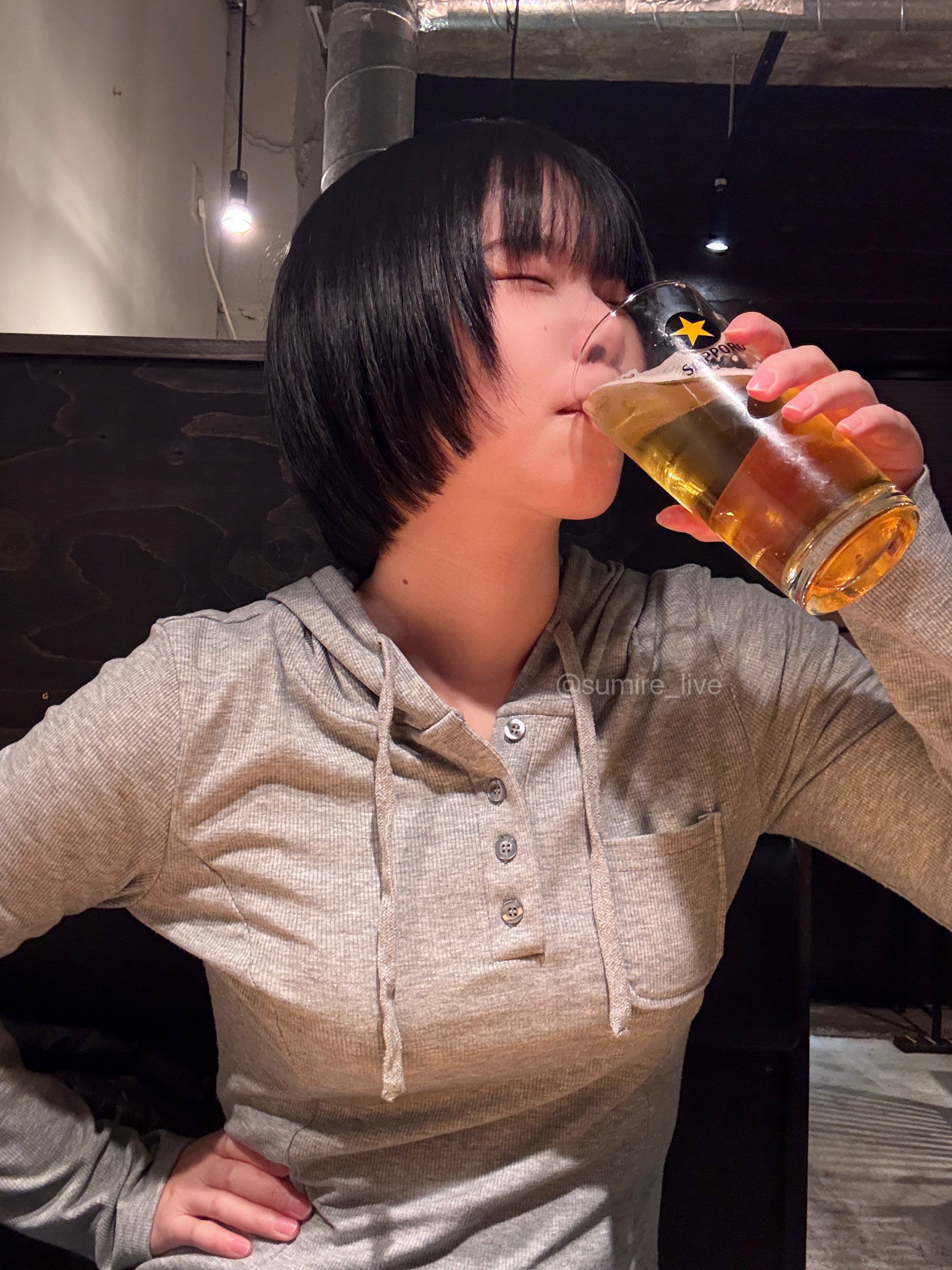 酒ザコだけど付き合ってくれる〜？｜すみれchさん（@sumire_live）
