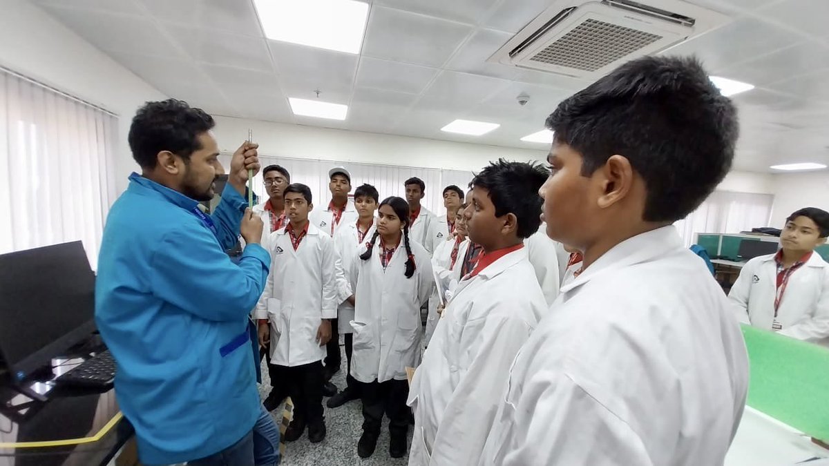 IndianStandards's tweet photo. #BIS recently organized an exposure visit to the BIS Laboratory, providing students with an opportunity to know about the testing processes involved in ensuring quality and safety in BIS-certified products.
@jagograhakjago #StandardsClub #Kolkata #WestBengal #BISLabs https://t.co/6K8IBCW8nk