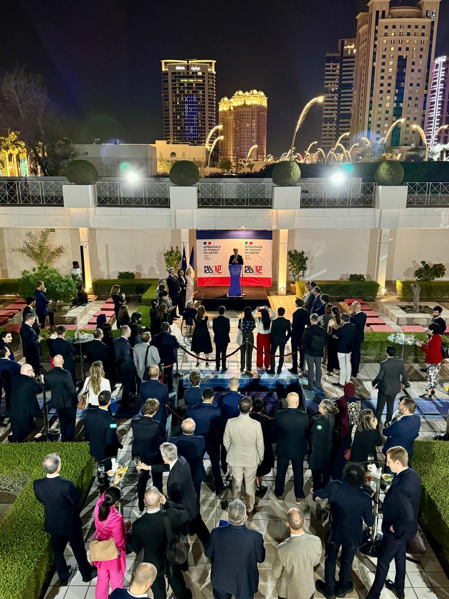JBaptisteFaivre's tweet photo. Quelques heures avant la chute du régime en #Syrie, honoré d'avoir recu hier soir à la Résidence de France à Doha, à l'occasion du @Dohaforum et autour de personnalités, journalistes et chercheurs venus de #France, nos amis syriens que l'on disait - jusqu'à hier - de l'opposition, et de la société civile.

Occasion de rendre hommage à leur engagement, au dévouement des Casques blancs @SyriaCivilDef pour la protection des civils durant toutes ces années, au combat inlassable pour la lutte contre l'impunité.

Et d'exprimer l'espoir, désormais, d'une solution politique qui réponde aux aspirations du peuple syrien.

Honoré de leur présence, de notre amitié ancienne, de notre attachement constant à la defense et aux aspirations du peuple syrien.

#Syria #SyriaConflict #Dohaforum2024 #aleppo #Damascus @francediplo @IbrahimOlabi
@MofaQatar_FR @QatarNewsAgency @RaedAlSaleh3 @GeirOPedersen @BrigitteCurmi @Charles_Lister