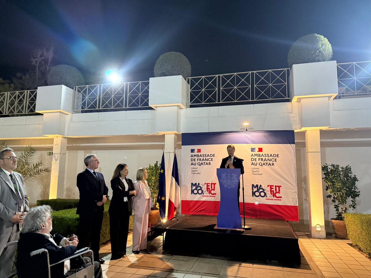 JBaptisteFaivre's tweet photo. Quelques heures avant la chute du régime en #Syrie, honoré d'avoir recu hier soir à la Résidence de France à Doha, à l'occasion du @Dohaforum et autour de personnalités, journalistes et chercheurs venus de #France, nos amis syriens que l'on disait - jusqu'à hier - de l'opposition, et de la société civile.

Occasion de rendre hommage à leur engagement, au dévouement des Casques blancs @SyriaCivilDef pour la protection des civils durant toutes ces années, au combat inlassable pour la lutte contre l'impunité.

Et d'exprimer l'espoir, désormais, d'une solution politique qui réponde aux aspirations du peuple syrien.

Honoré de leur présence, de notre amitié ancienne, de notre attachement constant à la defense et aux aspirations du peuple syrien.

#Syria #SyriaConflict #Dohaforum2024 #aleppo #Damascus @francediplo @IbrahimOlabi
@MofaQatar_FR @QatarNewsAgency @RaedAlSaleh3 @GeirOPedersen @BrigitteCurmi @Charles_Lister