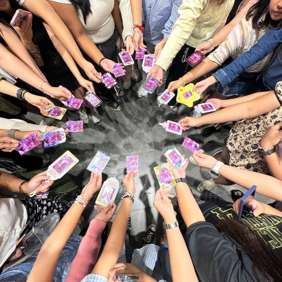 wangmoriclub's tweet image. from my constant yapping about Chenji to my IRLs; now, finally, spending a Saturday with people who share the same intensity gushing about how their intricately intertwined 🥹🫶 

i really had fun yesterday. tysm, @chenjiph ! 💙🧡 

#WithYouInEveryUniverse
#ChenJi_ThisAndThatCSE2