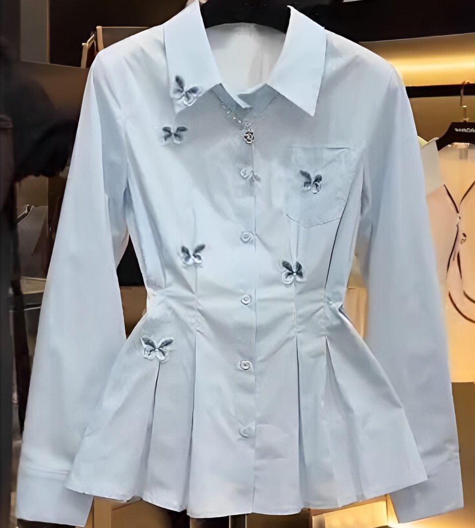 atasan dengan desain unik, bikin look kamu keliatan lebih eye catching dan chic 🤗🫶